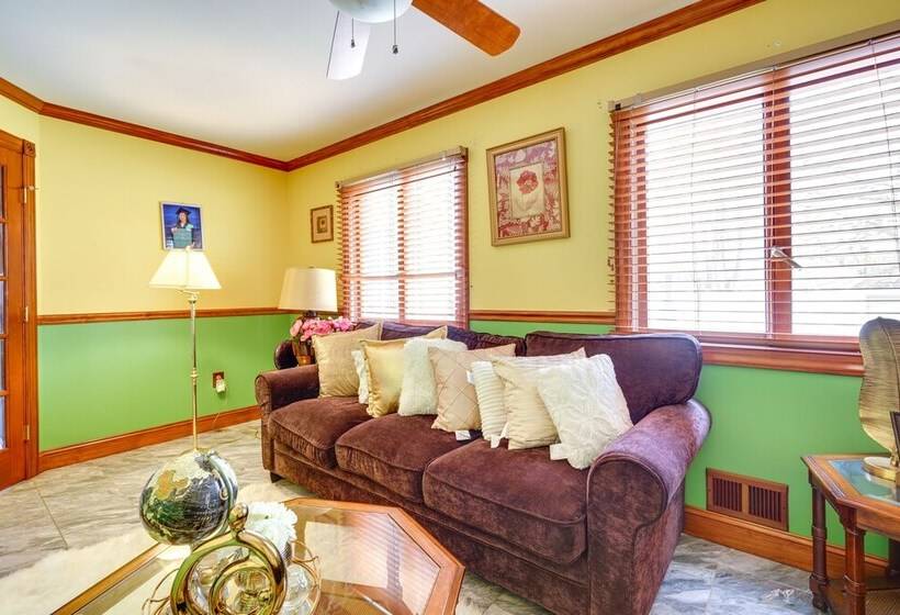 Lovely Ocean Gate Home < 1 Mi To Beach!