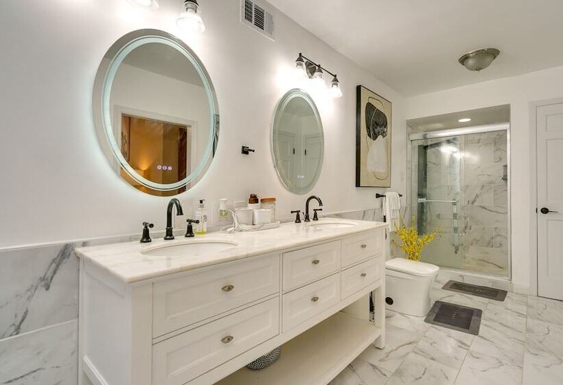 Lovely Ocean Gate Home < 1 Mi To Beach!