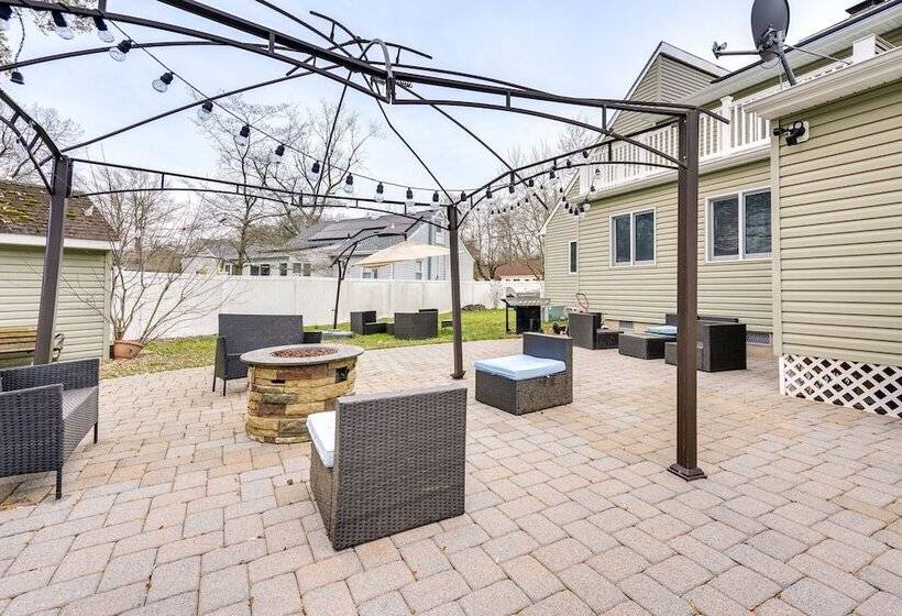 Lovely Ocean Gate Home < 1 Mi To Beach!