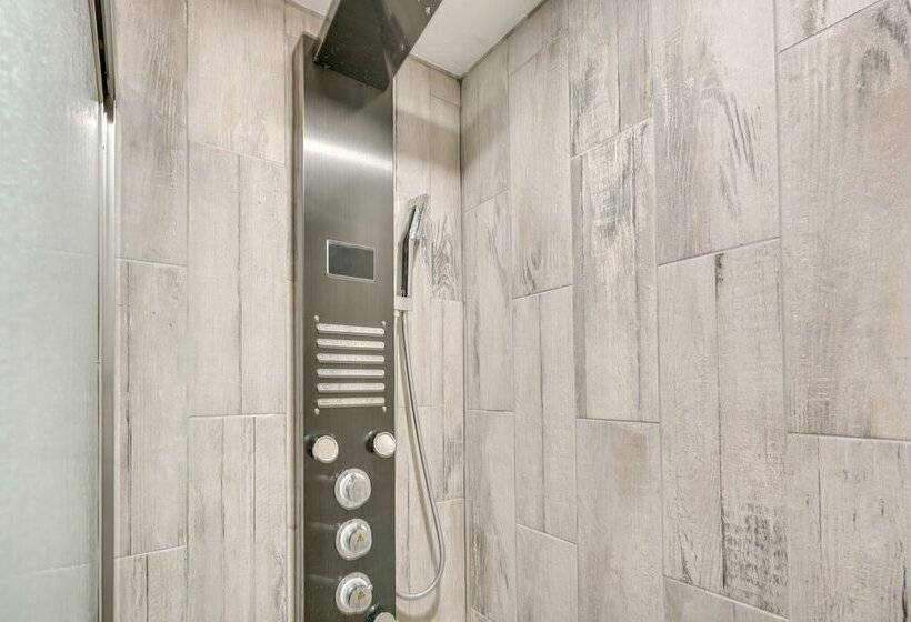 Lovely Ocean Gate Home < 1 Mi To Beach!