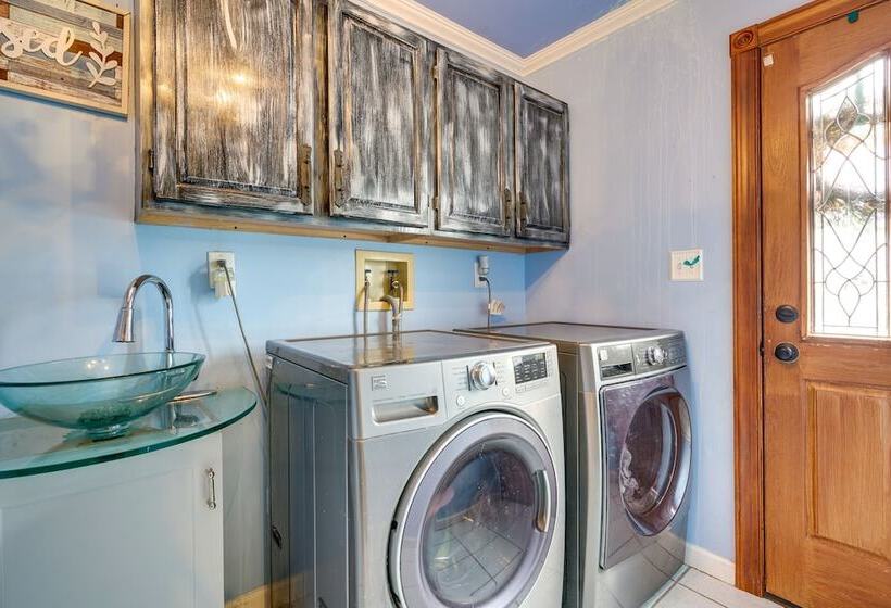 Lovely Ocean Gate Home < 1 Mi To Beach!