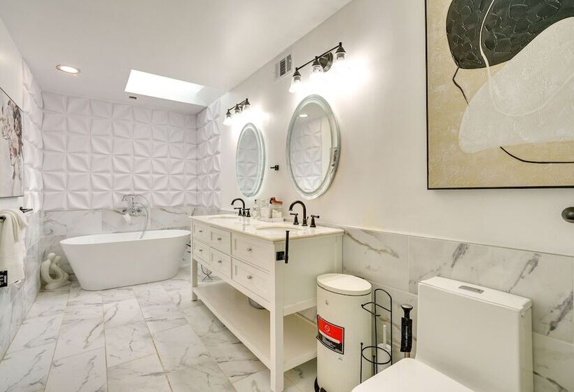 Lovely Ocean Gate Home < 1 Mi To Beach!