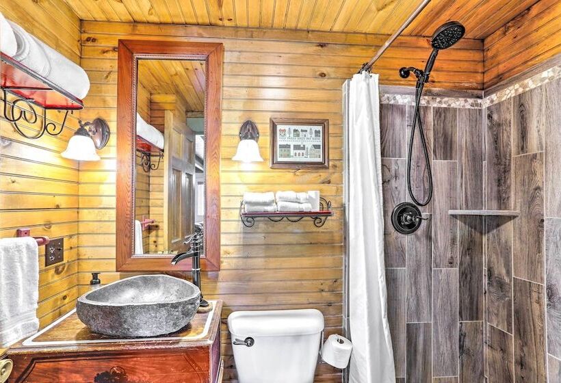 Lovely Pet Friendly Flat Rock Cabin From 1905