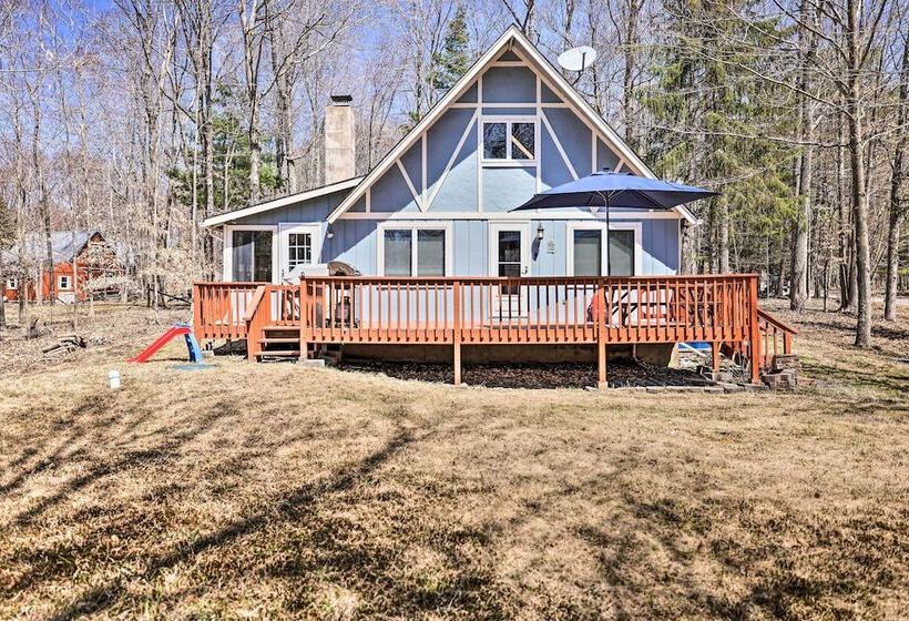 Pocono Lake A Frame W/ Pool Access: Walk To Beach!