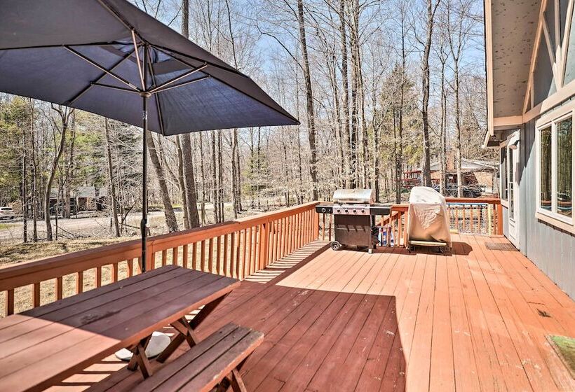 Pocono Lake A Frame W/ Pool Access: Walk To Beach!