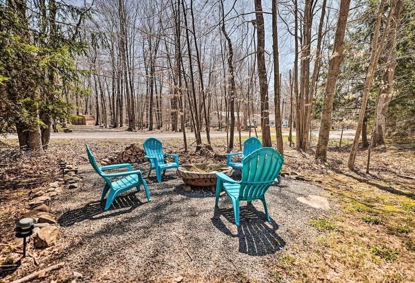 Pocono Lake A Frame W/ Pool Access: Walk To Beach!