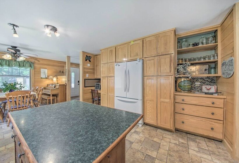 Lovely Waldo Cottage Escape   Pet Friendly!