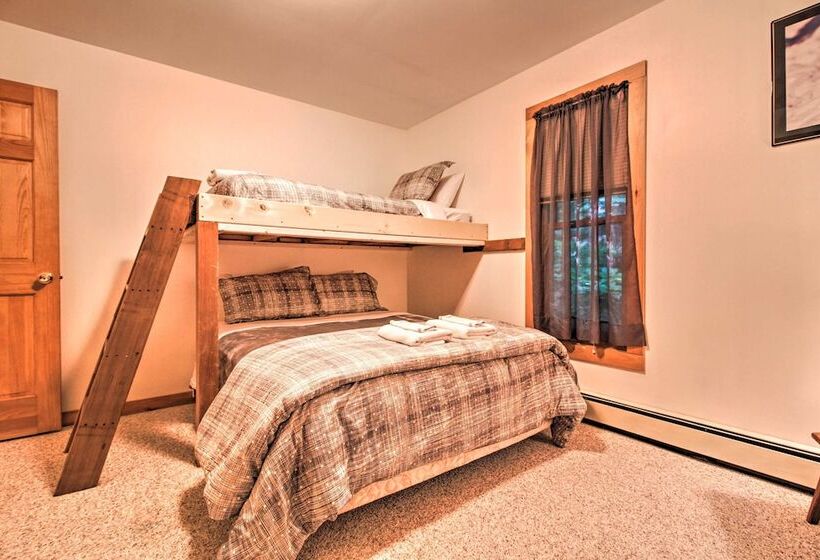 Ludlow Home W/ Hot Tub, Near Okemo Resort!