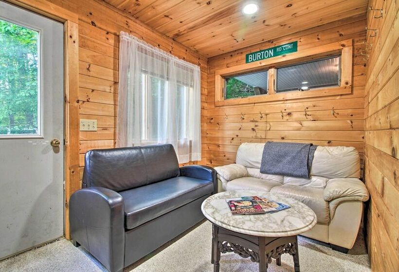 Ludlow Home W/ Hot Tub, Near Okemo Resort!