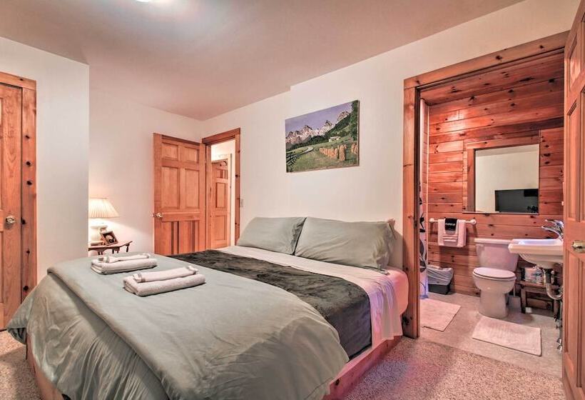 Ludlow Home W/ Hot Tub, Near Okemo Resort!