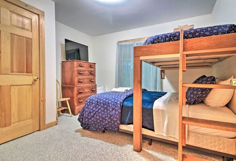 Ludlow Home W/ Hot Tub, Near Okemo Resort!