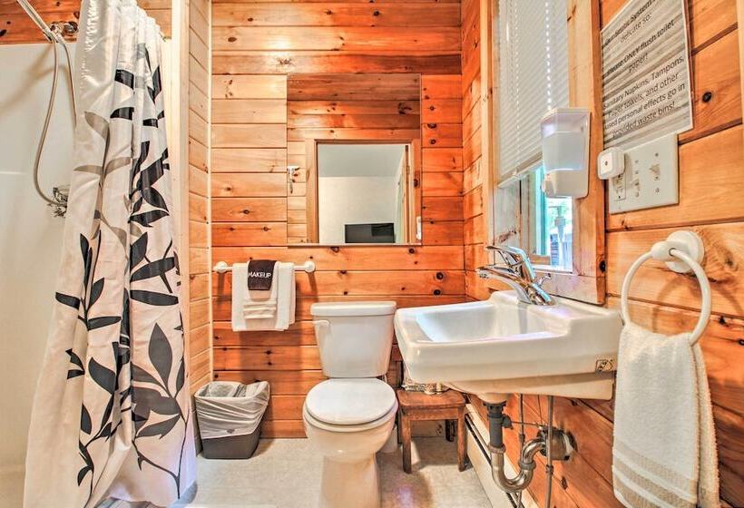 Ludlow Home W/ Hot Tub, Near Okemo Resort!