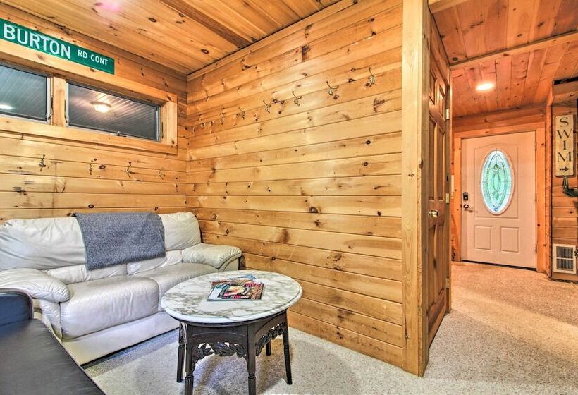 Ludlow Home W/ Hot Tub, Near Okemo Resort!