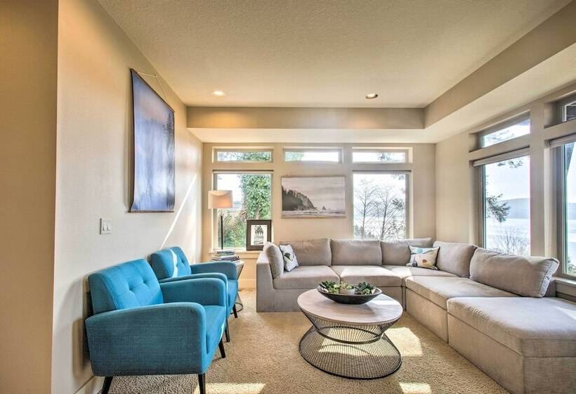 Luxe Coastal Haven W/ Bay Views & Hot Tub