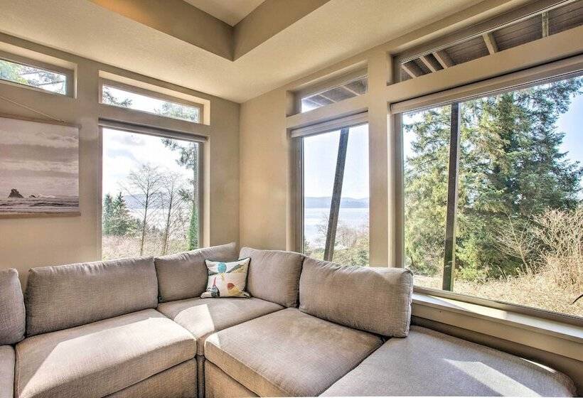 Luxe Coastal Haven W/ Bay Views & Hot Tub