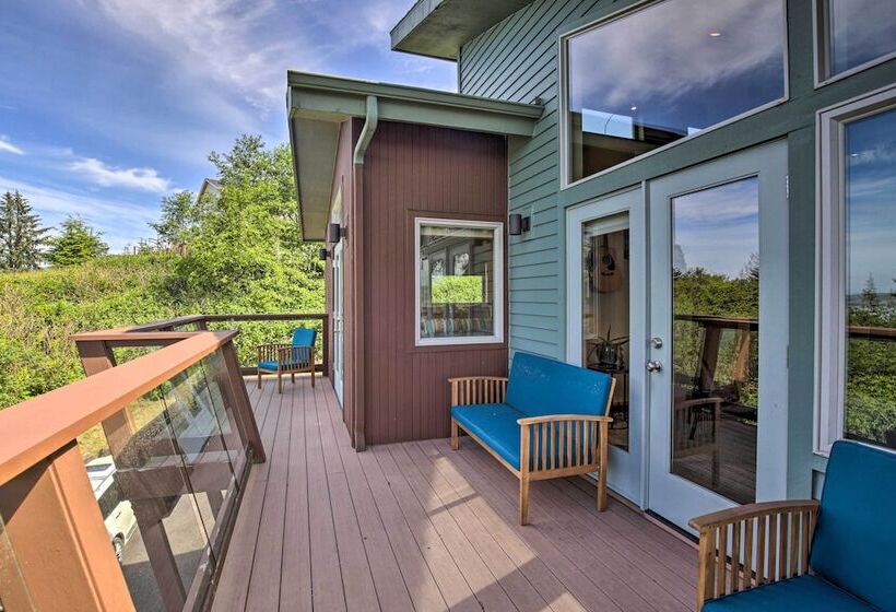 Luxe Coastal Haven W/ Bay Views & Hot Tub