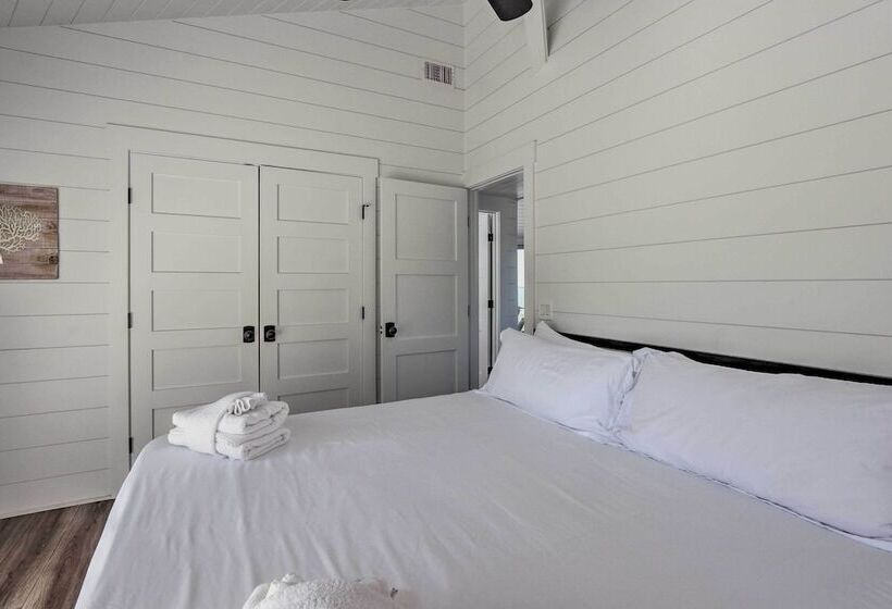 Ocean View Treetop Escape W/ Fire Pit!