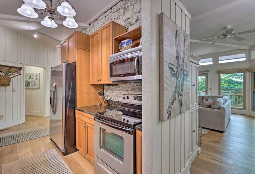 Sugar Mountain Escape W/ Deck & Mountain Views!