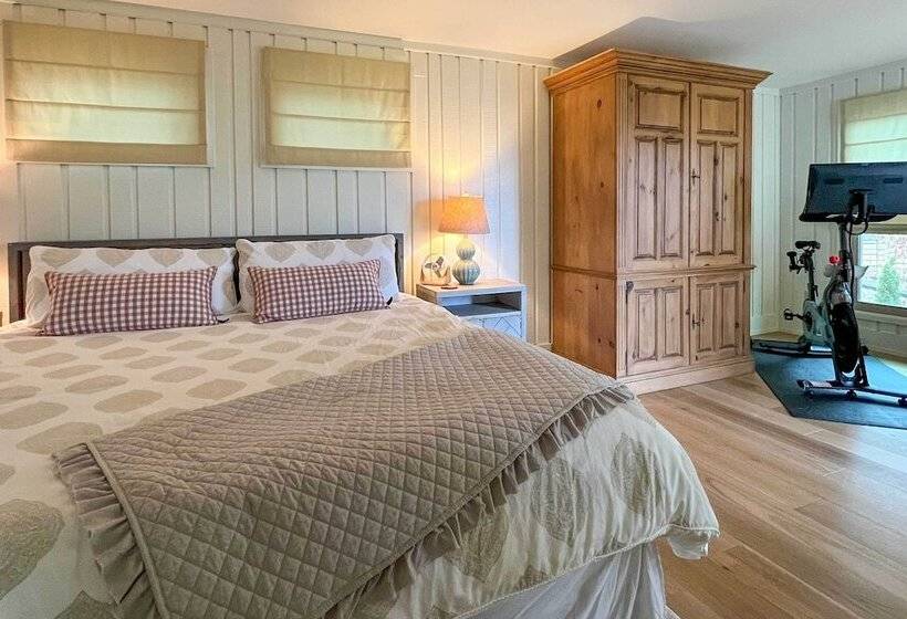 Sugar Mountain Escape W/ Deck & Mountain Views!