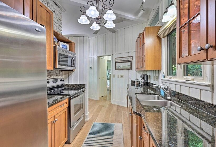 Sugar Mountain Escape W/ Deck & Mountain Views!