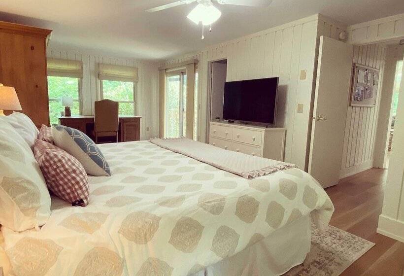 Sugar Mountain Escape W/ Deck & Mountain Views!