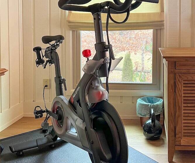 Sugar Mountain Escape W/ Deck & Mountain Views!