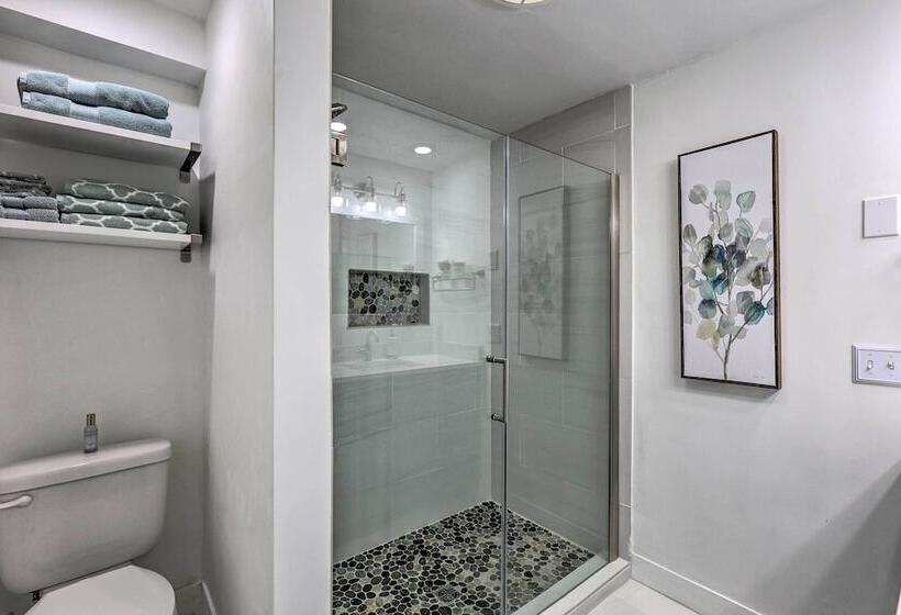 Sugar Mountain Escape W/ Deck & Mountain Views!