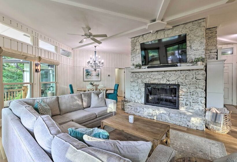 Sugar Mountain Escape W/ Deck & Mountain Views!