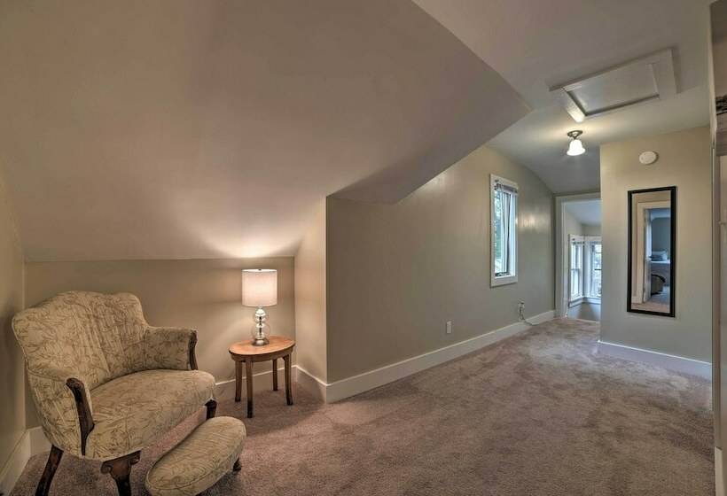 Manistee House < 1 Mile From Lake Michigan!