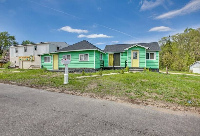 Manton Cottage ~ 34 Mi To Traverse City!