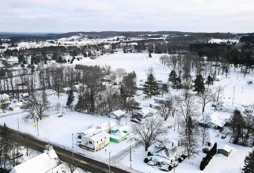 Manton Cottage ~ 34 Mi To Traverse City!