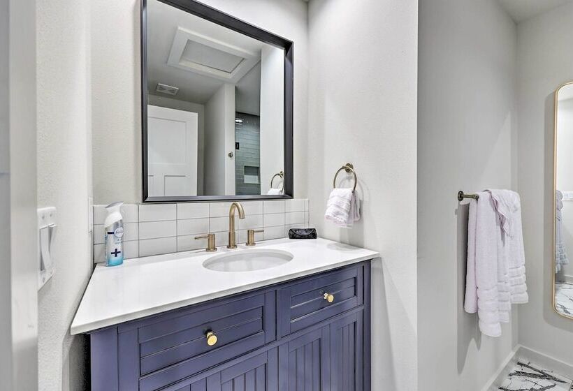 Modern Bentonville Home: Mountain Biker S Paradise