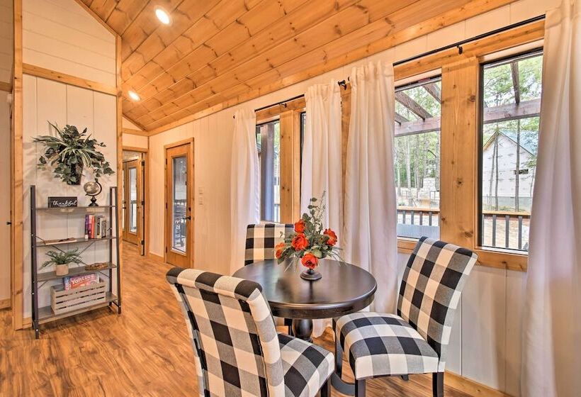 Modern Broken Bow Cabin: Large Deck, Bbq & Pergola