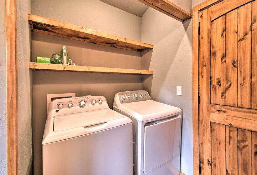 Modern Broken Bow Cabin: Large Deck, Bbq & Pergola