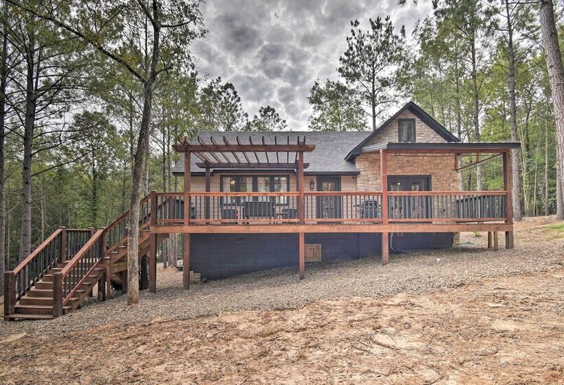 Modern Broken Bow Cabin: Large Deck, Bbq & Pergola