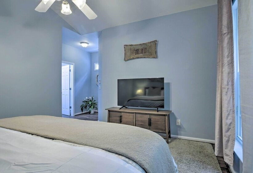 Modern Durham Retreat W/ Private Yard & Patio