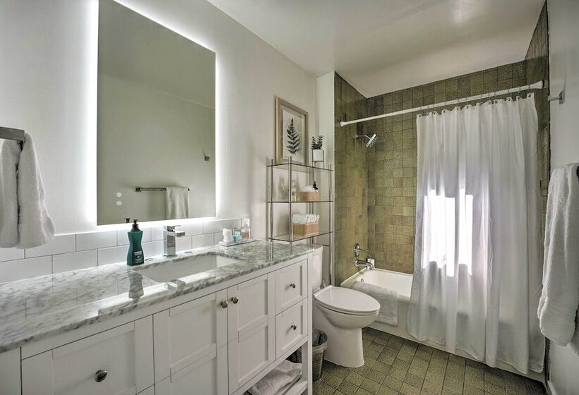 Modern Lake Michigan Home With 3 Lakefront Decks!