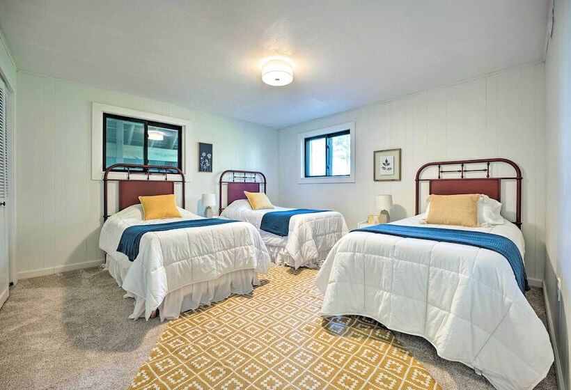 Modern Lake Michigan Home With 3 Lakefront Decks!