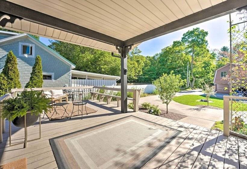 Modern Lake Michigan Home With 3 Lakefront Decks!