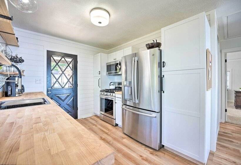 Modern Lake Michigan Home With 3 Lakefront Decks!