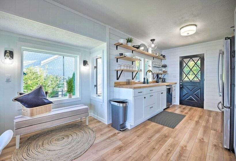 Modern Lake Michigan Home With 3 Lakefront Decks!