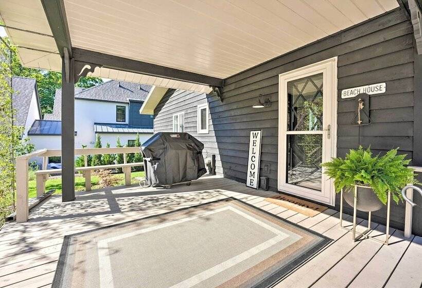 Modern Lake Michigan Home With 3 Lakefront Decks!