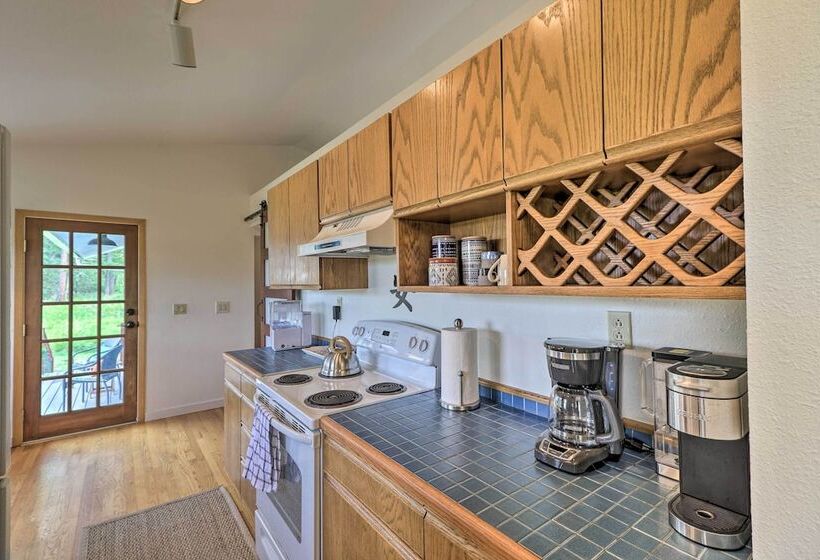 Montana Cottage: Easy Drive To Glacier Natl Park!