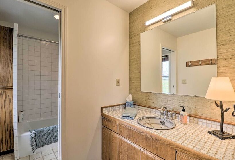 Montana Cottage: Easy Drive To Glacier Natl Park!