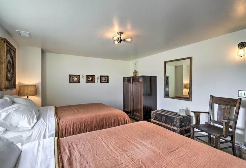 Montrose Barndominium On 7 Acres With Views!