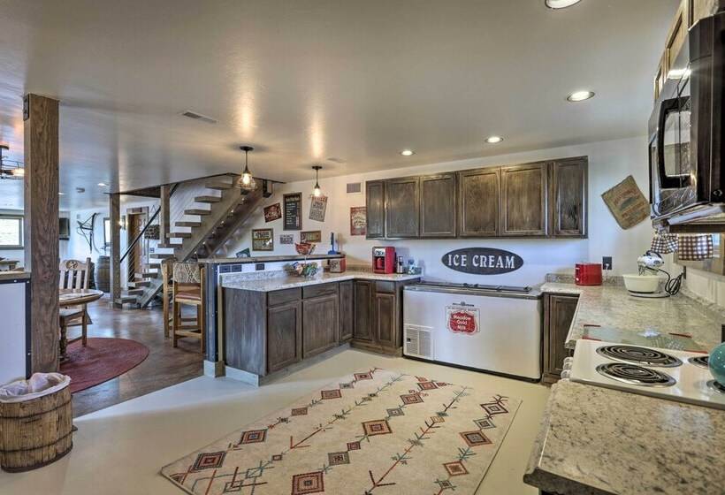 Montrose Barndominium On 7 Acres With Views!