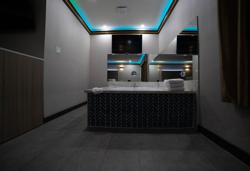 فندق على الطريق Artesia Motor Inn