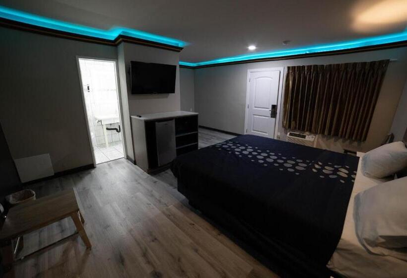 فندق على الطريق Artesia Motor Inn