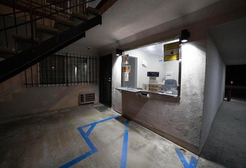 فندق على الطريق Artesia Motor Inn