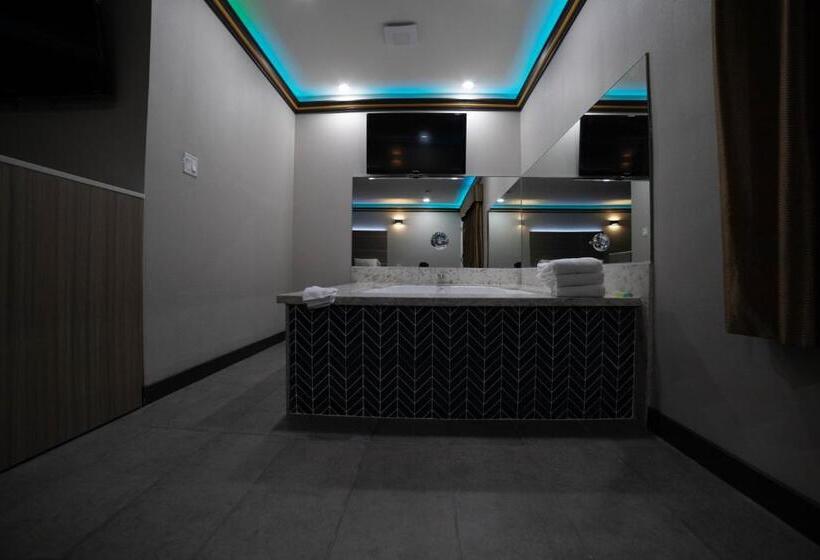 فندق على الطريق Artesia Motor Inn